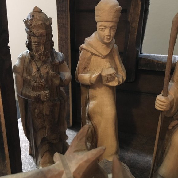 Vintage OAK Mid Century Large Olive Wood Creche Set - Picture 6 of 15